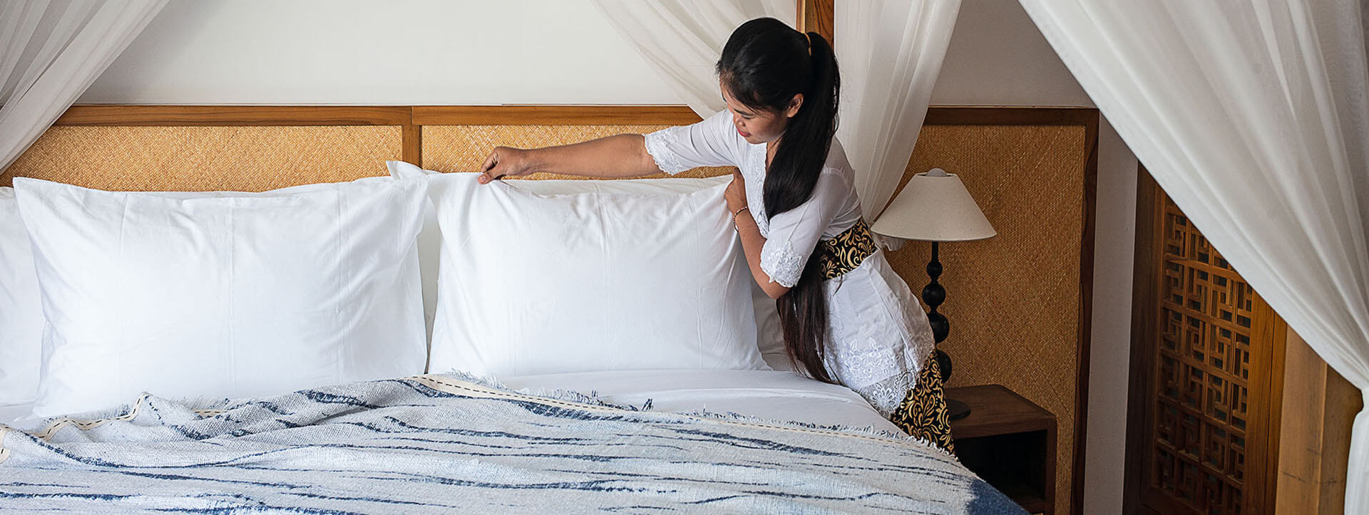 Villa Indrani - Preparing bedroom